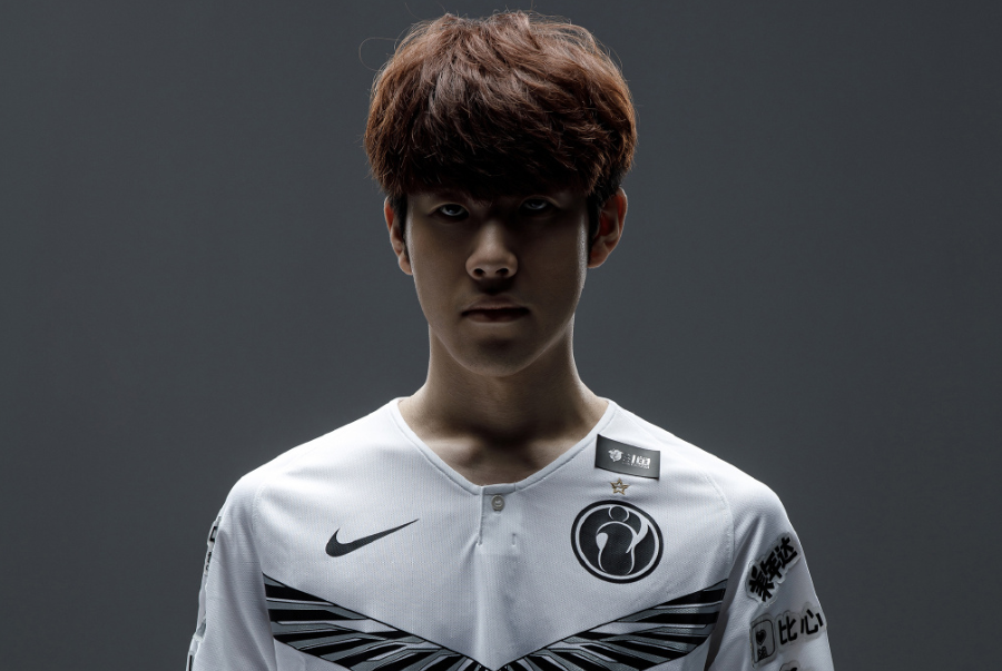 身经百战见得多，s1mple在NaVi达成千图成就