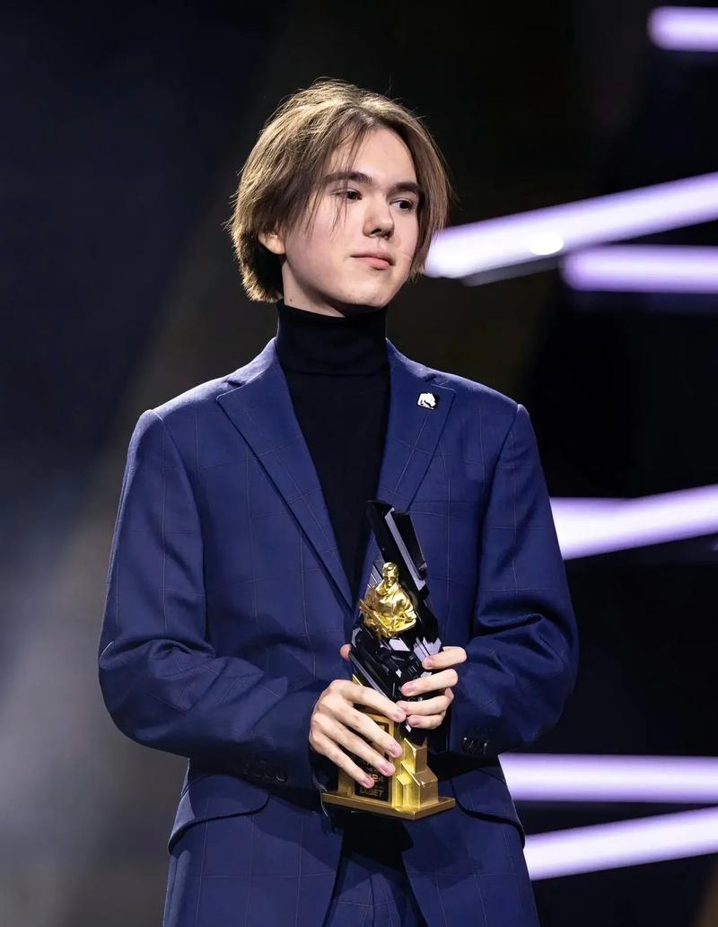 什么是“过度平衡”？解析被GTO理论反噬的常见误区（当GTO适得其反：识别“过度均衡”的典型误区）